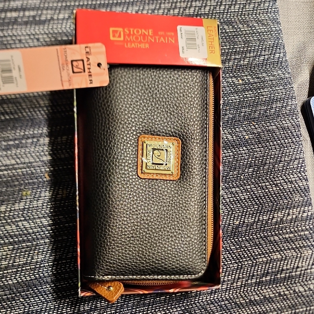 Stone Mountain Leather Wallet - Gray